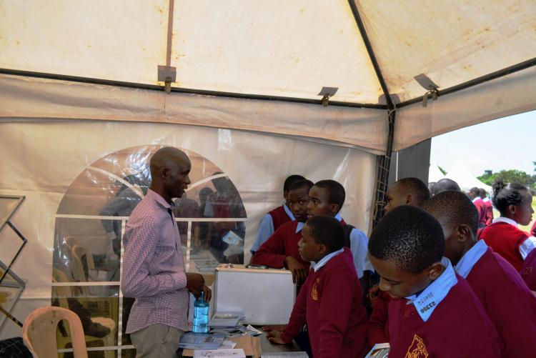 Stephen from Dept of Civil Eng talking to students during the fair. 